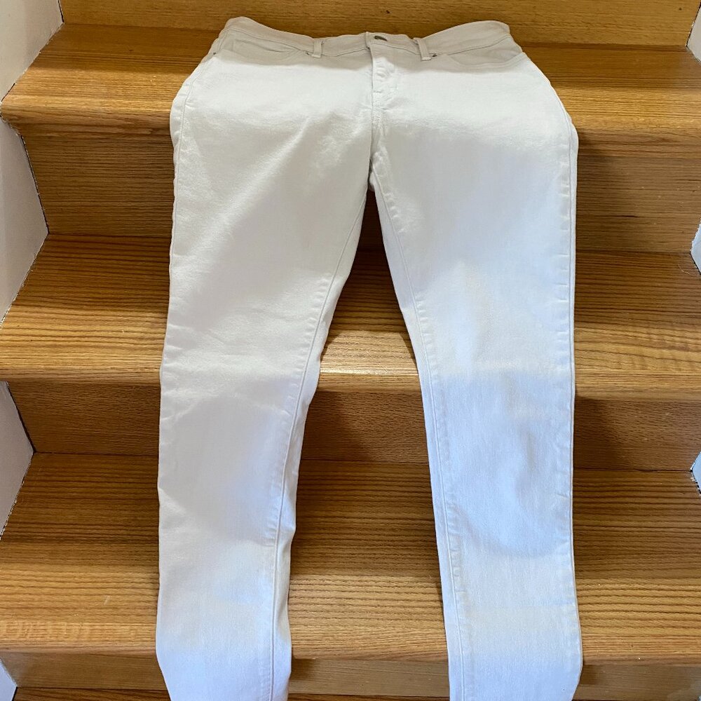 #32  Levi Strauss & Co White Jeans